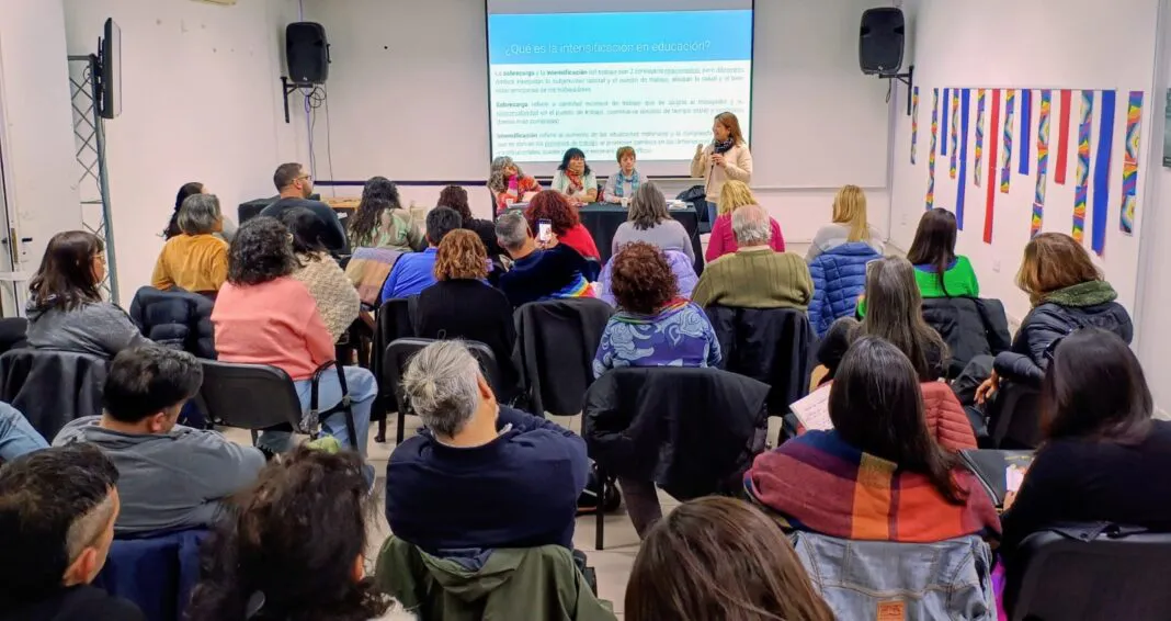 reunion-docentes-1068x566