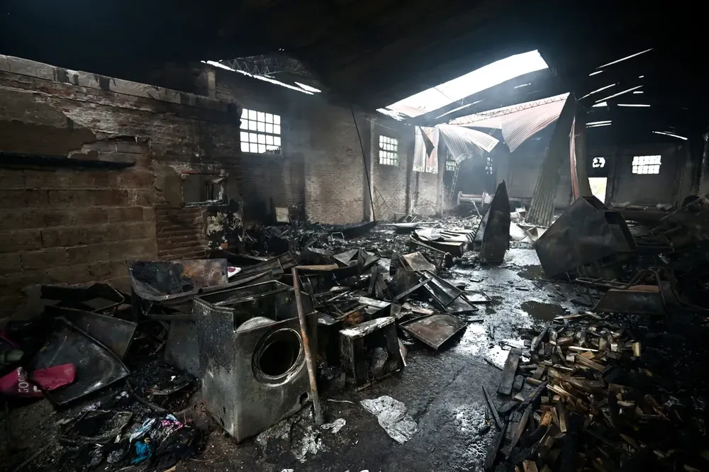 incendio-papelera-cooperativa-cartonera-melchor-romero-15jpg