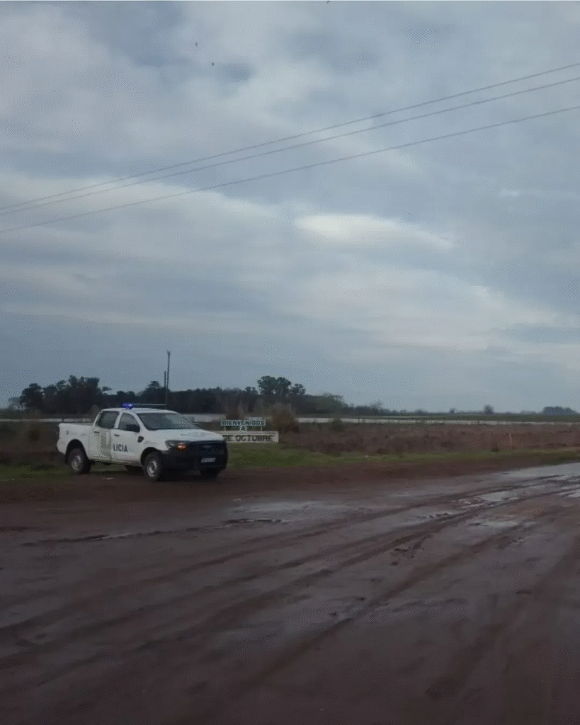 patrullero-camino-rural-9-de-julio-lluvias-819x1024